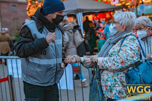 Sicherheitskräfte der WGG Sicherheit – Weihnachtsmarkt am Roßmarkt, Frankfurt