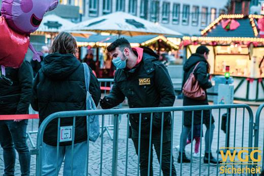 Sicherheitskräfte der WGG Sicherheit – Weihnachtsmarkt am Roßmarkt, Frankfurt
