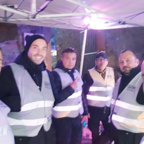 Team der WGG Sicherheit in Warnwesten auf Burg Frankenstein